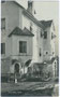 Ansitz Gais (Alter Pfarrhof, 15. Jh.) in Gais, Gbz. Taufers, Bzk. Bruneck, Gefürst. Grafsch. Tirol (heute Bezirksgemeinschaft Pustertal, Auton. Provinz Bozen-Südtirol). Gelatinesilberabzug 9 x 14 cm; A. Stockhammer, Hall i.T. 1920.  Inv.-Nr. vu914gs00144