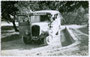 Autobus der Linie Kufstein - Stimmersee (Gemeinde Langkampfen). Gelatinesilberabzug 9 x 14 cm ohne Urhebervermerk (wohl Privataufnahme); postalisch befördert 1953.  Inv.-Nr. vu914gs00222