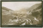 Pfons bei Matrei a.Br. (Fehler im Bildtitel!), Gbz. Steinach (heute Innsbruck), Bzk. Innsbruck-Land, Gefürst. Grafsch. Tirol mit Pfarrkirche Mariä Himmelfahrt von Norden. Gelatinesilberabzug 10 x 15 cm; Photoglob Zürich um 1910.  Inv.-Nr. vu105gs00100