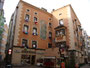 Café „Munding“ - ehemaliges Wohnhaus der Künstlerdynastie Gumpp - in der Altstadt von Innsbruck, Kiebachgasse 16 mit Fassadendekoration als Weihnachtskalender. Digitalphoto; © Johann G. Mairhofer 2010.  Inv.-Nr. 1DSC00013