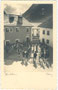 "Ständchen" der örtlichen Blasmusikkapelle. Gelatinesilberabzug 9 x 14 cm; Fotografie und Verlag Theo Wolf, Stuben am Arlberg, Bezirk Bludenz, Vorarlberg um 1930. Inv.-Nr.  vu914gs00843