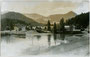 Der KRUMMSEE in Kramsach, Bezirk Kufstein, Tirol von Norden. Gelatinesilberabzug 9 x 14 cm; ohne Impressum, um 1930.  Inv.-Nr. vu914gs00747