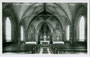 Inneres der Kirche vom Josefinum (Ansitz Hauzenheim), darin von 1889 bis 1990 Waisen- und Erziehungsanstalten sowie diverse Schultypen untergebracht. Gelatinesilberabzug 9 x 14 cm; A(lfred). Stockhammer, Hall in Tirol, wohl um 1925.  Inv.-Nr. vu914gs00677