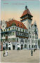 K.k. Postamt und Sparkasse in Kufstein, Oberer Stadtplatz 1, wohl 1907 im Jahr der Eröffnung aufgenommen worden. Farblichtdruck 9 x 14 cm; Vereinigter Kunstverlag Ed(uard). Lippott und A(nton.) Karg, Kufstein.  Inv.-Nr. vu914fld00008