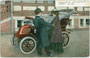 De Dion Bouton Voiturette 1902 in seltener Version oder Sonderanfertigung als Vis-à-vis (zweite Sitzbank über Frontmotor). Kombinationsfarbdruck 9 x 14 cm ohne Urhebernachweis wohl 1902.  Inv.-Nr. vu914kfd00042