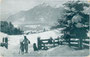 Skifahrer auf der Übungswiese am Ziel der Rodelbahn von Heiligwasser nach Igls. Autotypie 9 x 14 cm; Impressum: Wintersportverein Igls um 1920.  Inv.-Nr. vu914at00024