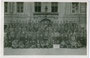 Gruppenaufnahme von Schülern des Winterjahrgangs 1945/46 an der Landwirtschaftlichen Landeslehranstalt im ehemaligen Jagdschloss THURNECK in Rotholz seit 1879, Gemeinde Strass. Impressum: Foto-Verlag Oskar Kreibich, Schwaz.  Inv.-Nr. vu914gs00566