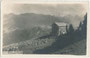 Rofanhütte, heute Bayreuther Hütte des DAV Sektion Bayreuth auf 1.576 m.ü.A. im Gemeindegebiet von Münster. Bzk. Kufstein, Tirol gegen die Zillertaler Alpen. Gelatinesilberabzug 9 x 14 cm ohne Impressum; postalisch befördert 1923.  Inv.-Nr.vu914gs01175