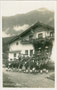 Aufstellung der Bürgerkapelle Stanz bei Landeck mit neuer Montur. Gelatinesilberabzug 9 x 14 cm; Aufnahme: G. Schubert, Fotograf, St. Anton am Arlberg, Bezirk Landeck, Tirol wohl 1949.  Inv.-Nr. vu914gs01158