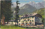 Grand Hotel Pejo (heute: Peio) im Sulzberg, ehem. Gbz. Malè, Bzk. Cles, Gefürst. Grafsch. Tirol (hte. Comunità della Val di Sole, Provincia di Trento, Rep. Italien). Photochromdruck 9 x 14 cm; Ediz. M. Monari, Cogolo 1924.  Inv.-Nr. vu914pcd00370