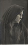 Szenenbild "Abschied Christi von Maria" beim Brixlegger Passionsspiel 1903. Autotypie 9x14cm; Aug(ust). Seyfried & Comp., München. Inv.-Nr. vu914at00009vu914at00009