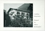 Landhaus "Bergfrieden" in Burgstall im Burggrafenamt, Südtirol. Autotypie 10 x 15 cm ohne Impressum (wohl im Selbstverlag des Hausbesitzers herausgegeben worden) um 1960.  Inv.-Nr. vu105at00015