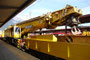 Kirow Schienenkran (Erzeuger: Kirow Ardelt Gmbh, Leipzig) im Einsatz bei der ÖBB auf Halt im Hbf Innsbruck. Digitalphoto; Digitalphoto; © Johann G. Mairhofer  1DSC04874