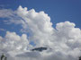 Von Wolkentürmen umsäumter Patscherkofel von der Reichenau, Stadt Innsbruck aus. Digitalphoto, © Johann G. Mairhofer 2012.  Inv.-Nr. DSC03761