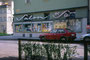 Friseursalon "Er - Sie" in Innsbruck-Saggen, Erzherzog-Eugen-Straße 24, im Bild das Schaufenster zur Kaiser-Franz-Joseph-Straße um 1990. Farbdiapositiv 24 x 36 mm; © Johann G. Mairhofer.  Inv.-Nr. dc135ag409.2_32