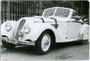 Herr Steinegger, Taxiunternehmer aus Zürich auf einem BMW 328 (Bauzeit 1937 - 1940) auf Sommerfrische in Brandenberg, Bzk. Kufstein, Tirol. Gelatinesilberabzug 9 x 14 cm, um 1950. Privatarchiv des Verfassers.