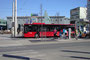 Bus- und Straßenbahnhaltestelle beim Einkaufszentrum „Sillpark“ (Adresse: Museumstraße 38)  an der Stadtteilgrenze zwischen Dreiheiligen und Pradl, Stadtgemeinde Innsbruck. Digitalphoto;© Johann G. Mairhofer 2013.  Inv.-Nr. 1DSC06003