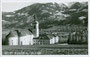 Stift Fiecht der Abtei St. Georgenberg-Fiecht der Benediktinerkongregation von St. Ottilien in Vomp, Bezirk Schwaz, Tirol von Nordwesten. Gelatinesilberabzug 9 x 14 cm ohne Impressum, postalisch befördert 1938.  Inv.-Nr. vu914gs00744