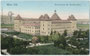Neubau von 1896 im Stil der Neoromanik der Hochschule für Bodenkultur (gegr. 1872) im XIX. Wiener Gemeindebezirk Döbling, Gregor-Mendel-Str. 22. Farblichtdruck 9 x 14 cm; Deutscher Postkartenverlag, Wien I. um 1900. Inv.-Nr. vu914fld00062