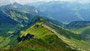 Der steile Drahtseil gesicherte Abstieg vom Glatthorn nach Osten zur Stafelalp und Franz-Josef-Hütte
