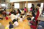 平成２２年５月１０日　会場いっぱい、おもちゃ遊び４２名　星田山手東集会所