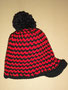 Mütze mit Schild und Bommel schwarz-rot