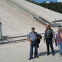 Reinhard, Kurt und Alice vor dem Sandberch.