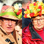 Und mit Tulpen geschmückte Menschen...