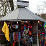 ... mit Souvenirladen um die Ecke