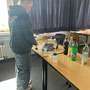 Gast am pH-Meter