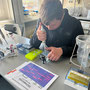 Gast mit Pipette