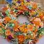 Kranz  mit organenen Blüten