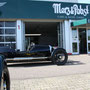 Morgan 3-Wheeler vor der Werkstatt