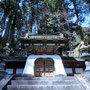 輪王寺大猷院最も奥に位置する家光公の御廟へは、この「皇嘉門」から入ります