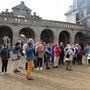 Dans la cour du château de Kerjean