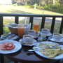 <font size="+2"><b>Frühstück auf dem Balkon