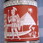 Botella con forma de ánfora panatenaica estilizada - pirámide y bote de baldaquín