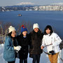 「大学の卒業旅行で来ました。網走湖で氷上ワカサギ釣りをします。」　「ここは摩周湖第一展望台です」