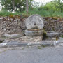 Une fontaine  à la sortie