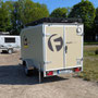 farfalla camper flip 2 mit Dachzelt Vickywood Cumaru Light 152 und Vorzelt, geschlossen