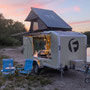 farfalla camper flip 2 mit Stirnwandabschrägung und Hartschalen-Dachzelt Vickywood Cumaru Light 152