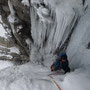 Cloé dans la cascade du Bloc coincé - Cascade de glace - Bessans