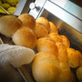 Bäckerei Weißbach › Doppelbrötchen frisch ausgebacken - Foto: © Devant Design