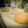 Bäckerei Weißbach› Holzofenbrot bereit zur Gare - Foto: © Devant Design