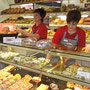 Bäckerei Weißbach Team in der Filiale › Albrecht-Dürer-Straße 95 - Foto: © Devant Design
