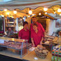 Bäckerei Weißbach Verkaufsteam des mobilen Holzofens beim Stollberger Bauernmarkt 2011