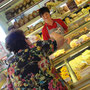 Bäckerei Weißbach Team in der Filiale › Albrecht-Dürer-Straße 95 - Foto: © Devant Design