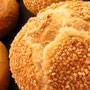 Bäckerei Weißbach › Sesambrötchen - Foto: © Devant Design