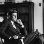 Le sénateur JFK dans son bureau du Sénat (août 1959).