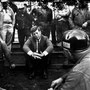 Le sénateur JFK discutant avec des mineurs (Virginie-Occidentale - avril 1960).